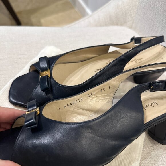 Vintage Salvatore Ferragamo Navy Bow Slingback Heels – Size 8.5C - Picture 9 of 15
